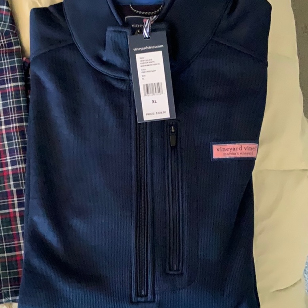 Vineyard Vines Men’s Mountain Sweater Fleece 1/4 zip.